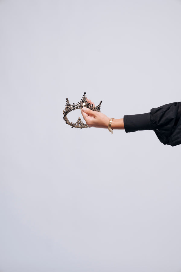 SASHA BLACK CROWN BLACK