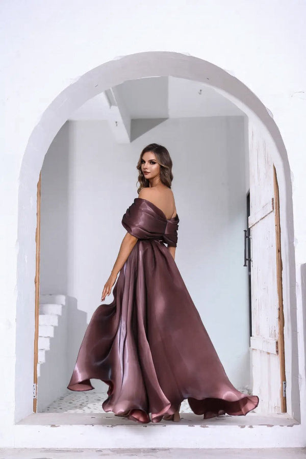 NADIA GOWN BY TERANI PINK
